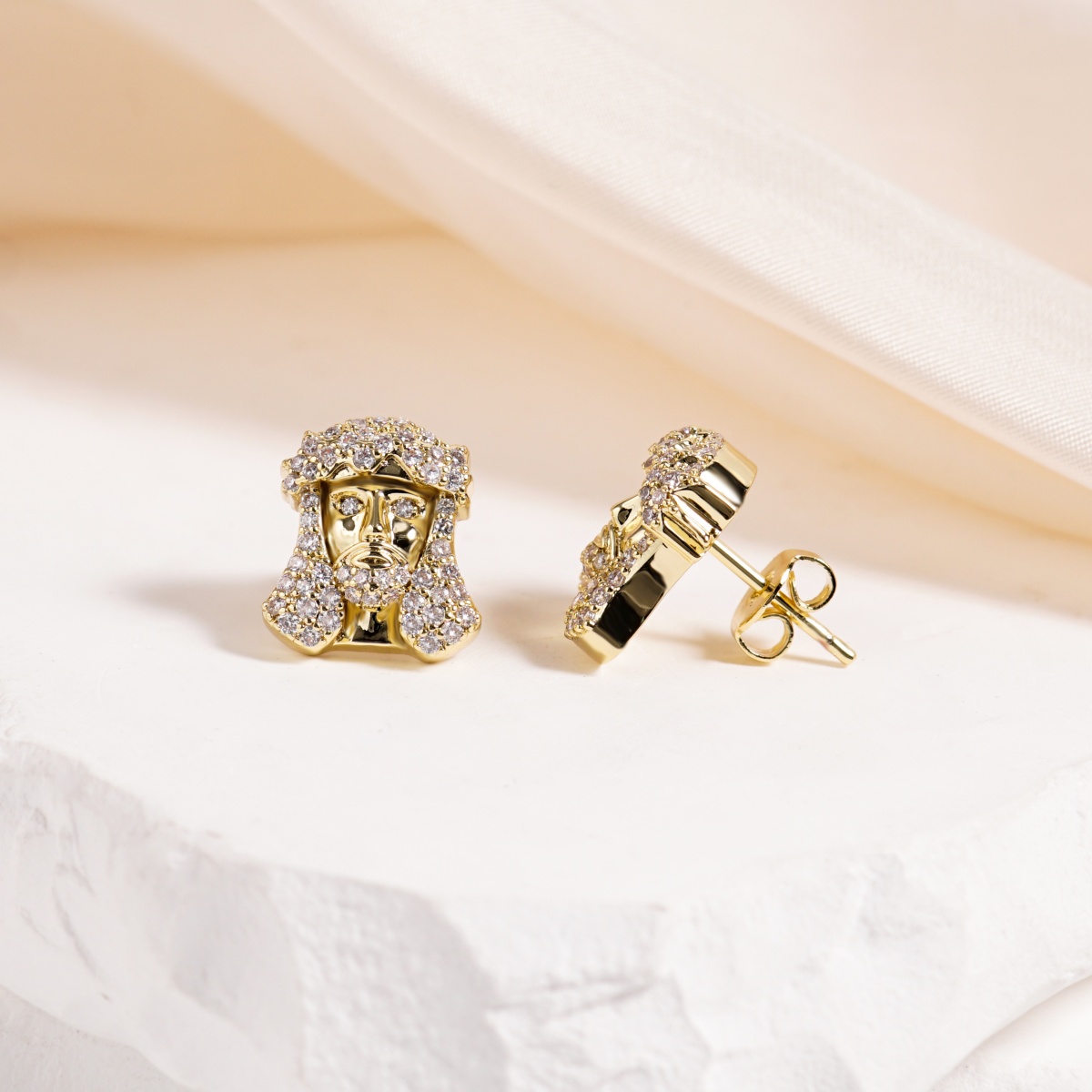 Divine Sparkle Iced Messiah Stud Earrings Unisex Hip Hop Jesus Head Earrings Synthetic Moissanite Earrings Copper Studs