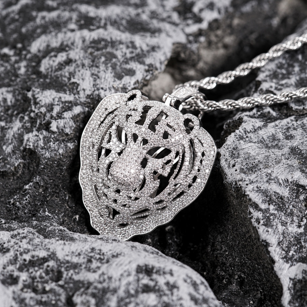 Eternal Pride Hip Hop Tiger Head Pendant Tiger Necklace Chain D Color VVS Synthetic Moissanite Copper Chain