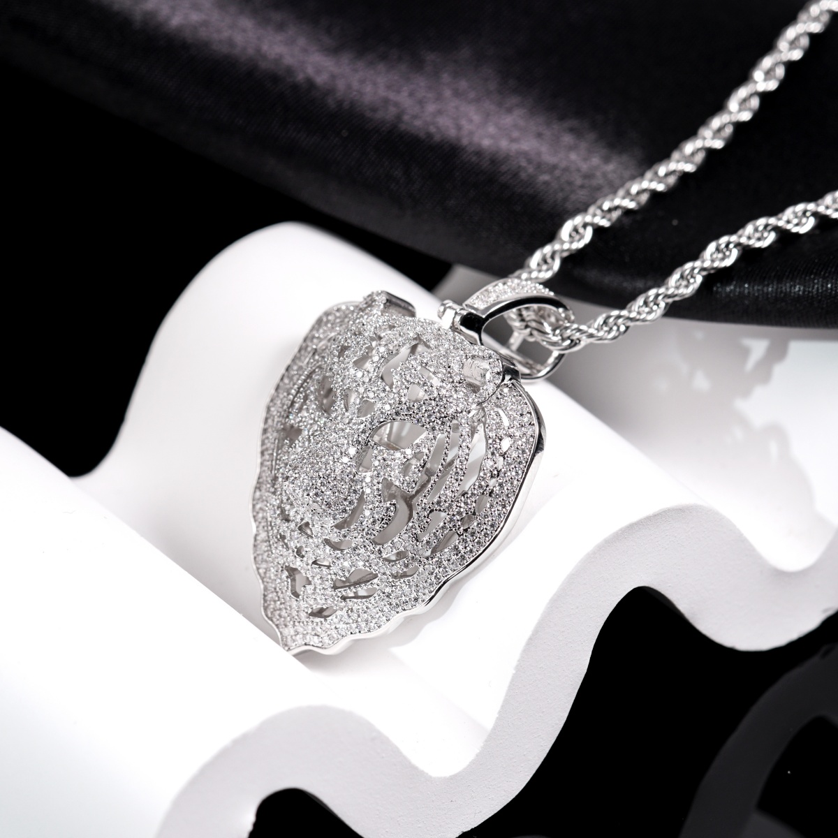 Eternal Pride Hip Hop Tiger Head Pendant Tiger Necklace Chain D Color VVS Synthetic Moissanite Copper Chain