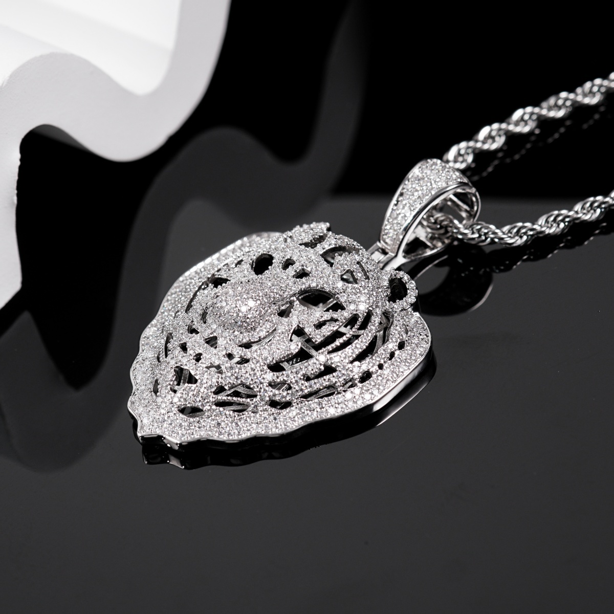 Eternal Pride Hip Hop Tiger Head Pendant Tiger Necklace Chain D Color VVS Synthetic Moissanite Copper Chain