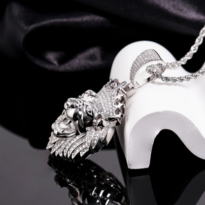 Iced Out Crown Lion Head Pendant Hip Hop Lion Necklace Chain D Color VVS Synthetic Moissanite Copper Chain