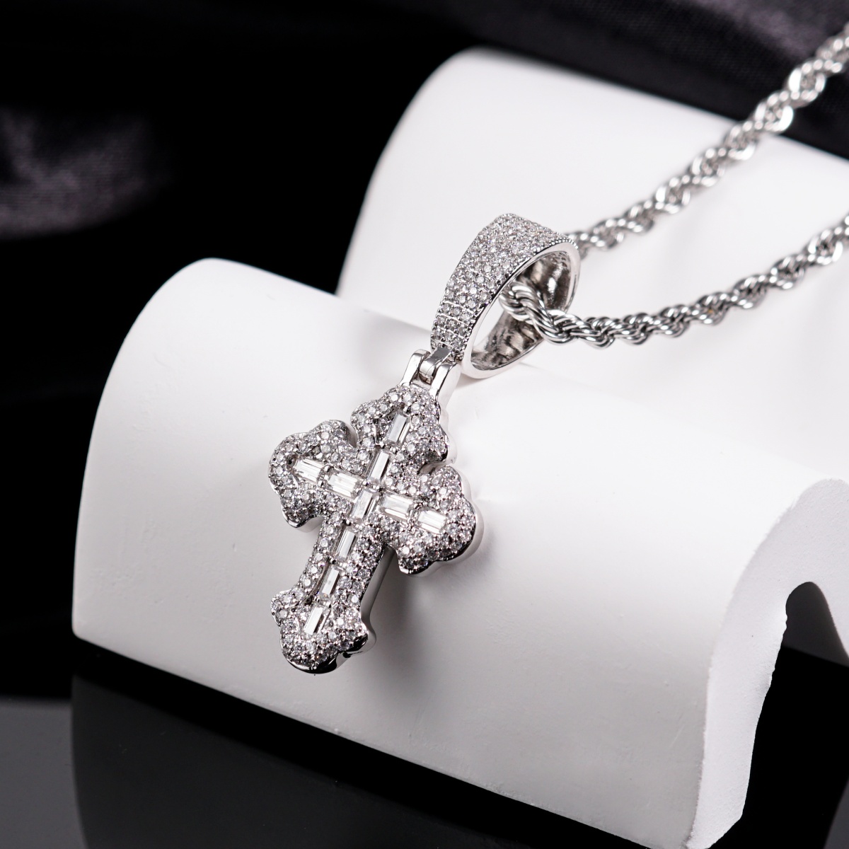 Iced Out Calvary Pendant Baguette Cross Pendant Necklace Chain D Color VVS Synthetic Moissanite Necklace Copper Chain