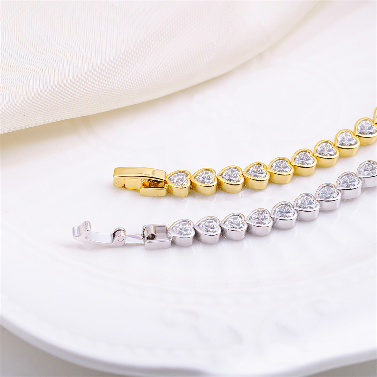14K Gold-Plated Eternal Heartbeats Bracelet Heart Shaped Bezel Tennis Bracelet for Women Men Synthetic Moissanite Bracelet