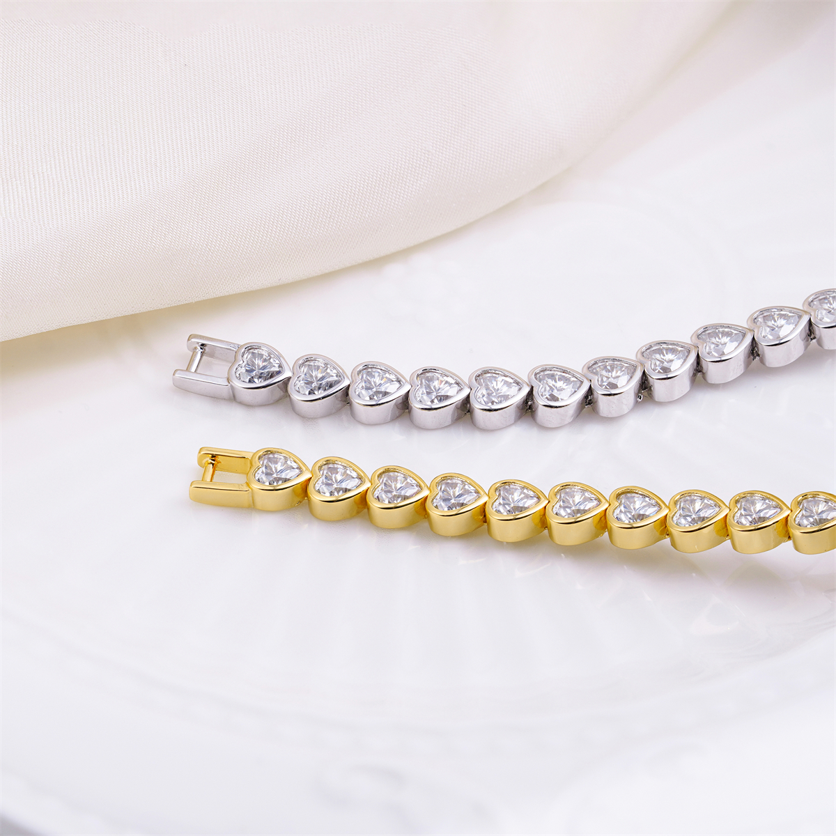 14K Gold-Plated Eternal Heartbeats Bracelet Heart Shaped Bezel Tennis Bracelet for Women Men Synthetic Moissanite Bracelet