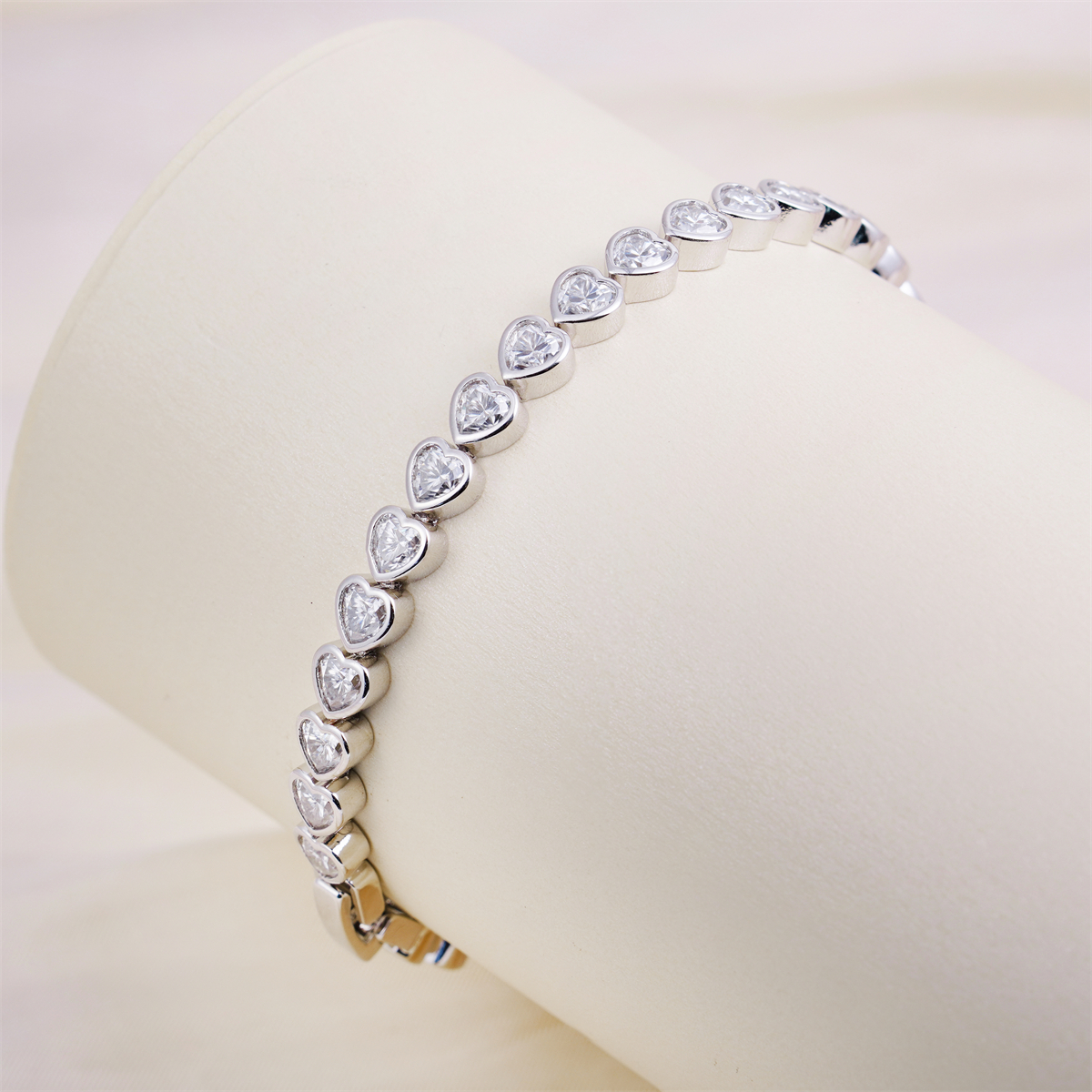 14K Gold-Plated Eternal Heartbeats Bracelet Heart Shaped Bezel Tennis Bracelet for Women Men Synthetic Moissanite Bracelet