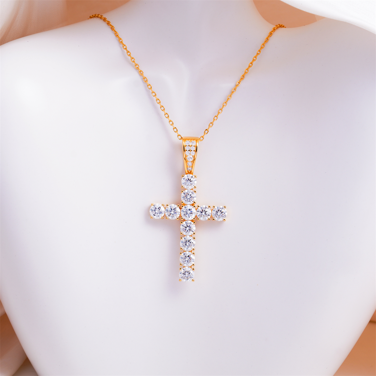 Unisex Classic Cross Pendant Necklace 925S & VVS Moissanite