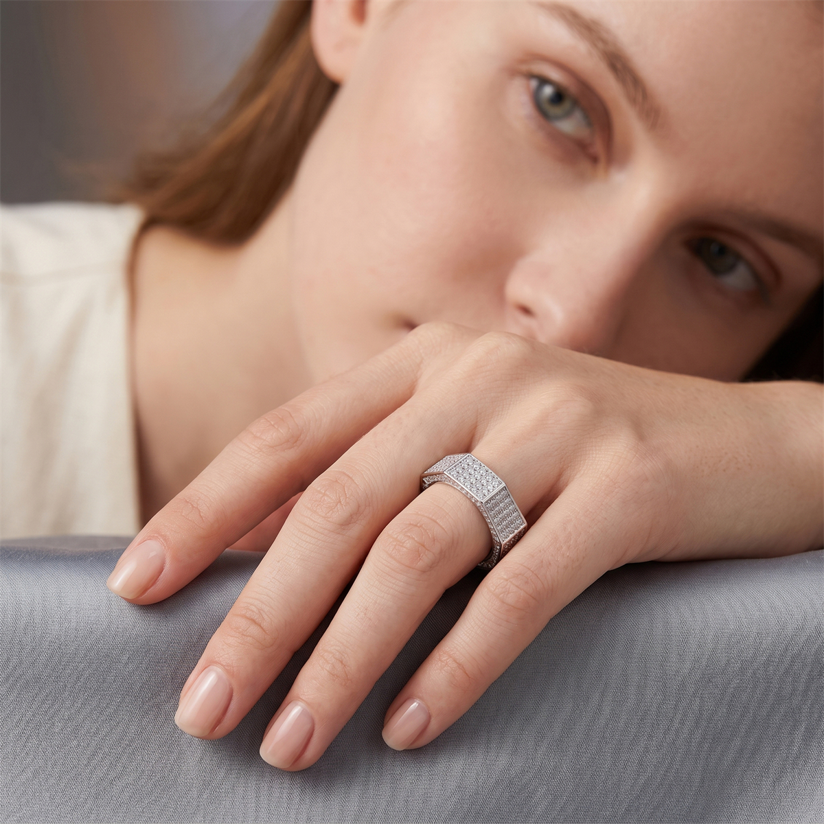 14K Gold-Plated Stardust Pavilion Ring Bolt Ring Band VVS Synthetic Moissanite Ring Exquisite Jewelry for Men Women