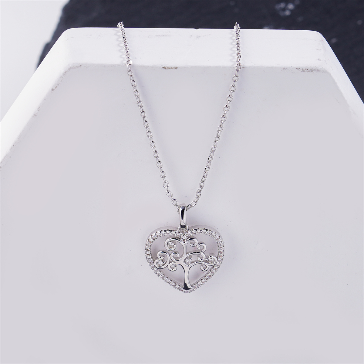 Delzzad 0.2ct Grounded in You Pendant Tree of Life Heart Necklace Eternal Roots of Love Chain VVS Synthetic Moissanite Pendant Jewelry Copper
