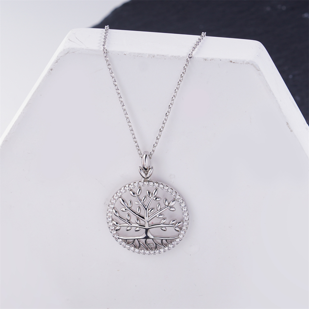 Delzzad 0.75ct Radiant Soul Tree Necklace Tree of Life Circle Pendant Chain VVS Synthetic Moissanite Pendant Jewelry Copper