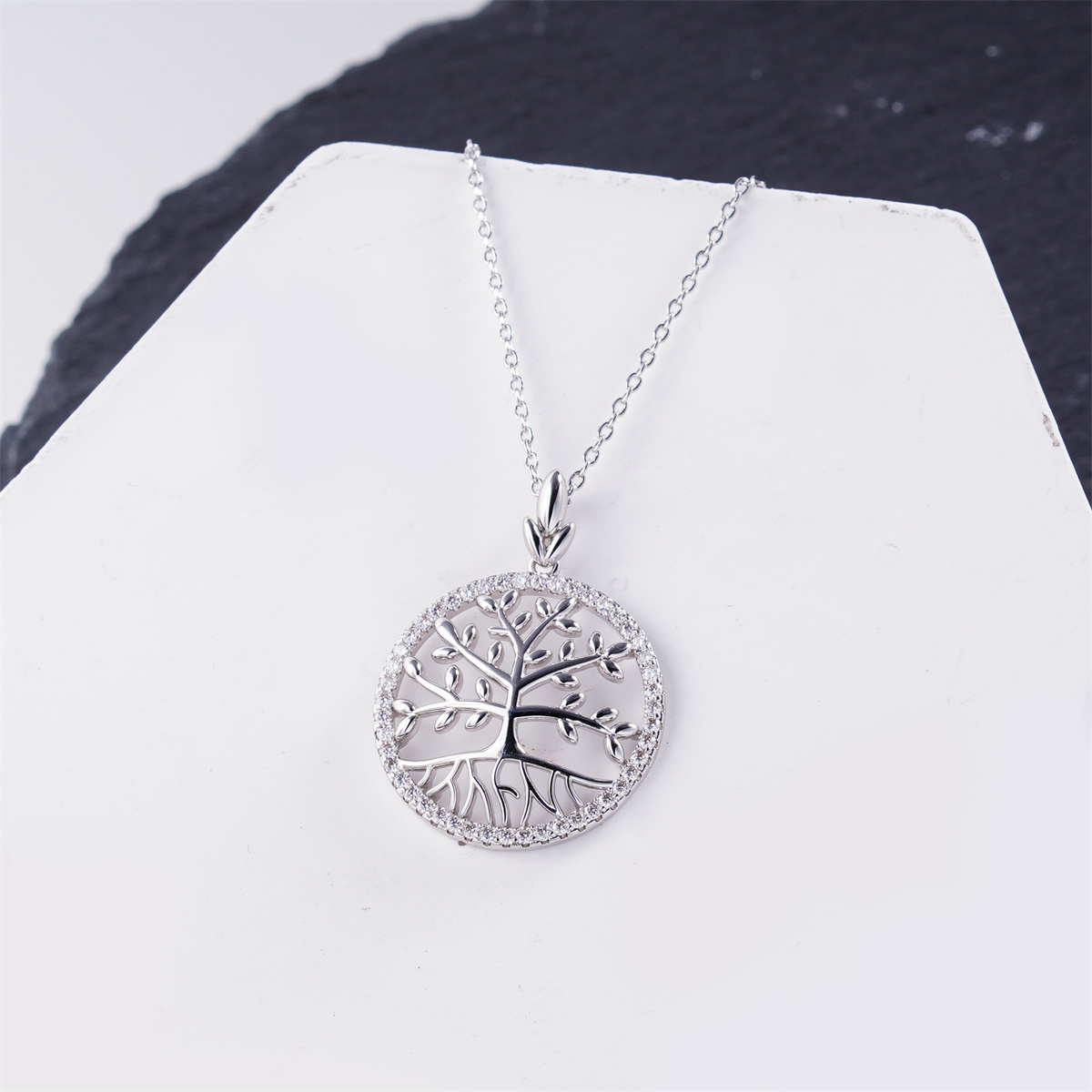 Delzzad 0.75ct Radiant Soul Tree Necklace Tree of Life Circle Pendant Chain VVS Synthetic Moissanite Pendant Jewelry Copper
