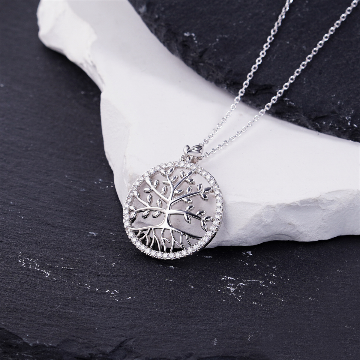 Delzzad 0.75ct Radiant Soul Tree Necklace Tree of Life Circle Pendant Chain VVS Synthetic Moissanite Pendant Jewelry Copper