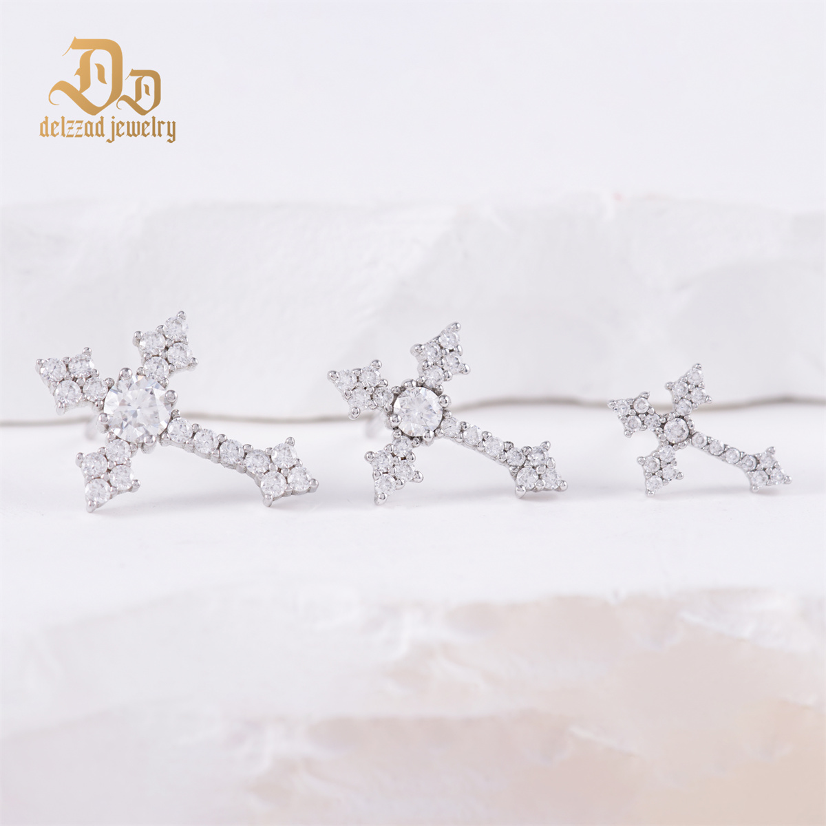 Cross Prong Stud Earrings S925 & D Color VVS Synthetic Moissanite