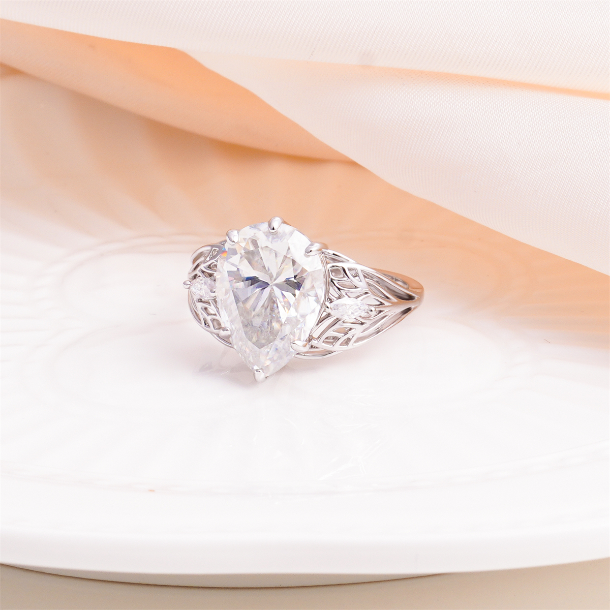 14K Gold-Plated 6.2ct The Kaleido-Teardrop Ring Three Stone Ring Band VVS Synthetic Moissanite Ring Jewelry