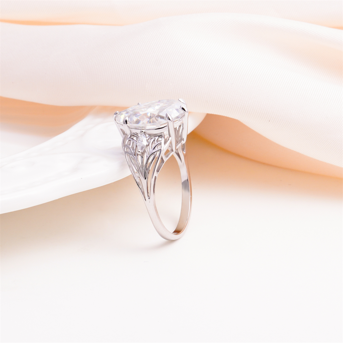 14K Gold-Plated 6.2ct The Kaleido-Teardrop Ring Three Stone Ring Band VVS Synthetic Moissanite Ring Jewelry
