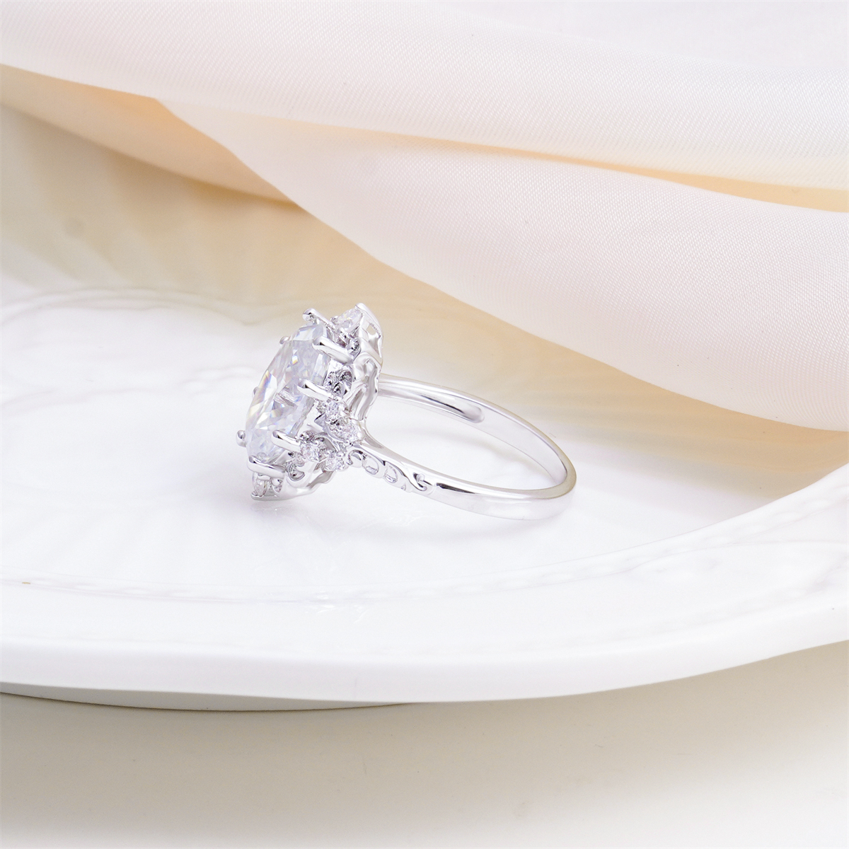 14K Gold-Plated 4.7ct Moonlit Baroque Ring Aurora Halo Ring Band VVS Synthetic Moissanite Ring Jewelry