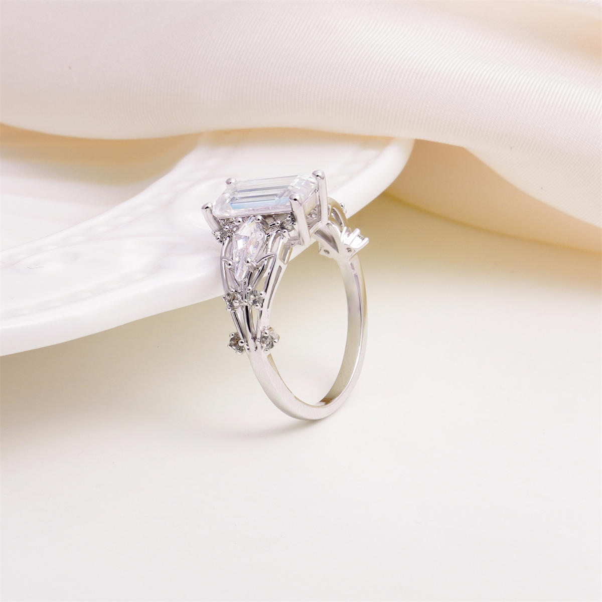 14K Gold-Plated The Phoenix Vestige Ring Elysian Lattice Band Ring VVS Synthetic Moissanite Ring Jewelry