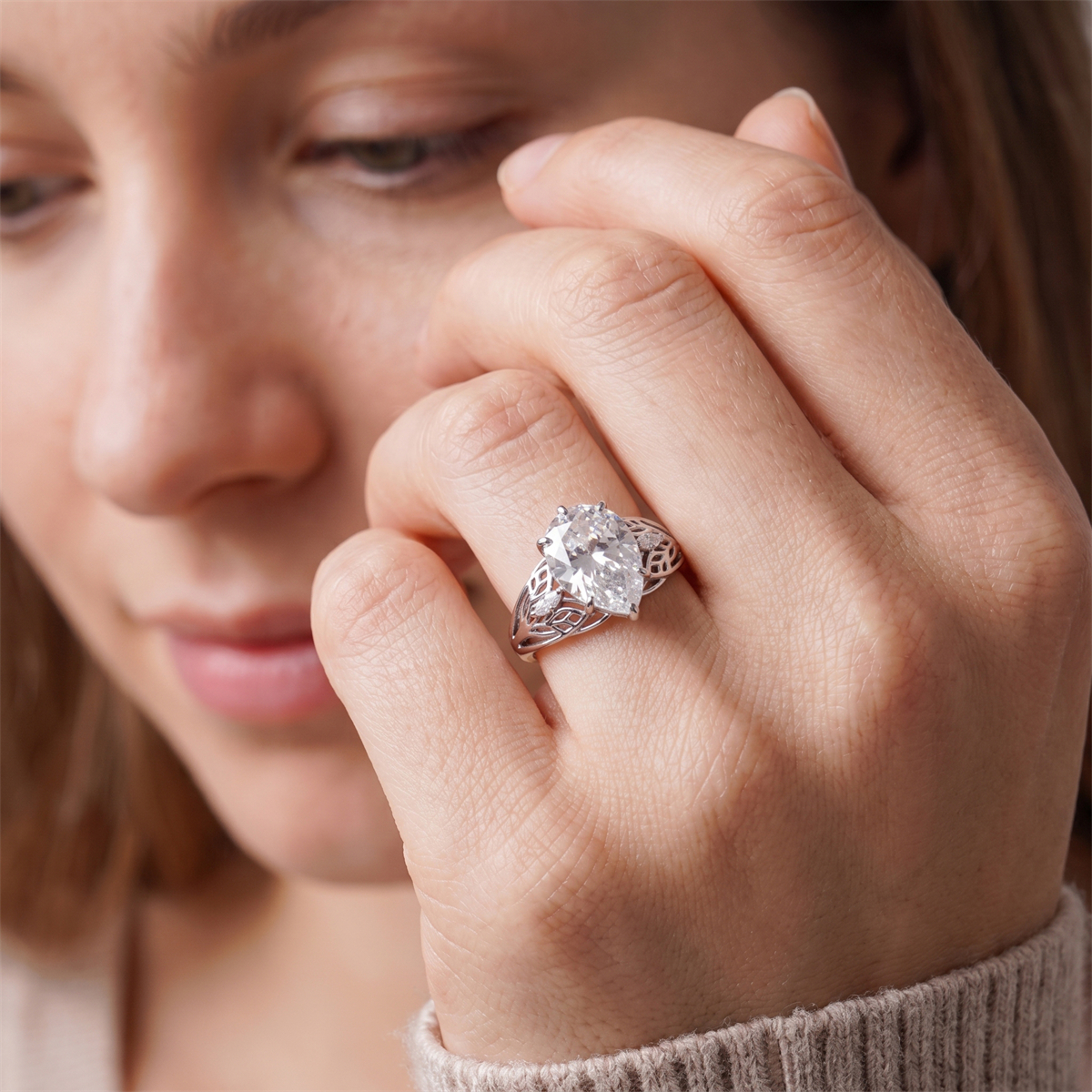 14K Gold-Plated 6.2ct The Kaleido-Teardrop Ring Three Stone Ring Band VVS Synthetic Moissanite Ring Jewelry