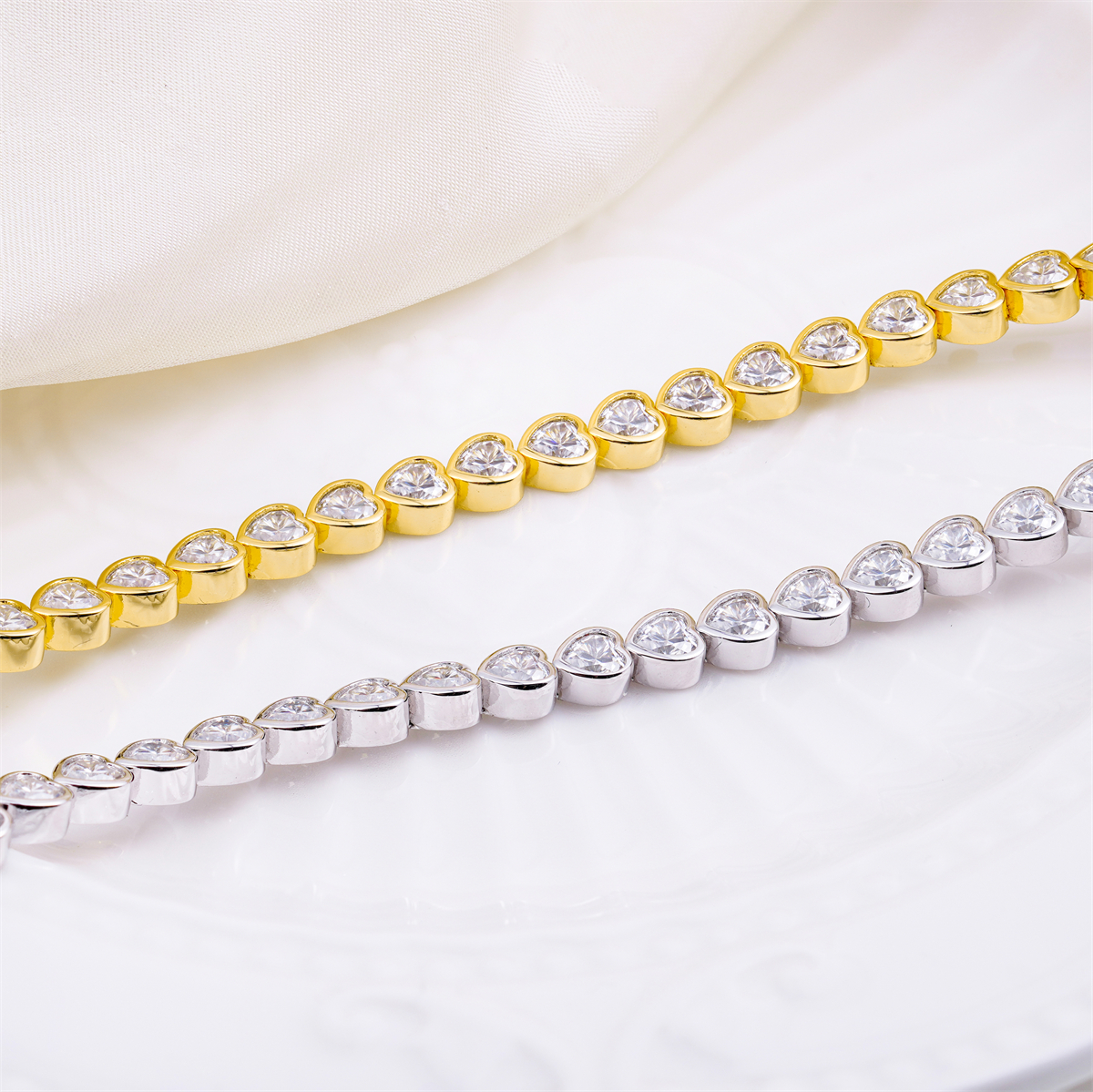14K Gold-Plated Eternal Heartbeats Bracelet Heart Shaped Bezel Tennis Bracelet for Women Men Synthetic Moissanite Bracelet