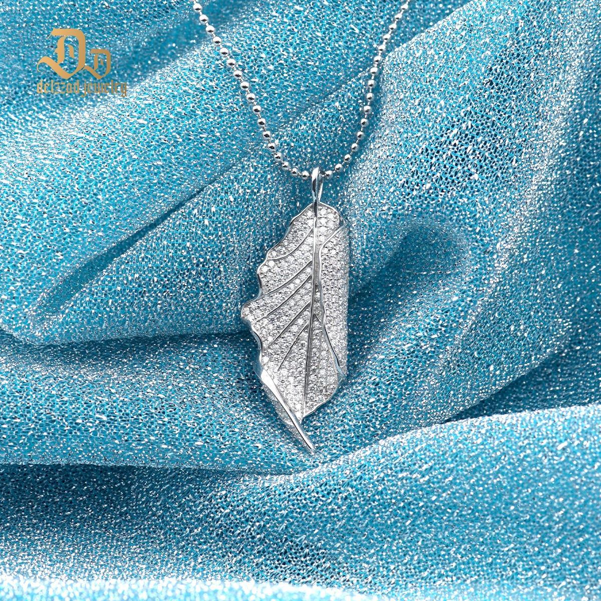 Unisex 1.7ct Iced Out Leaf Necklace VVS Synthetic Moissanite & S925
