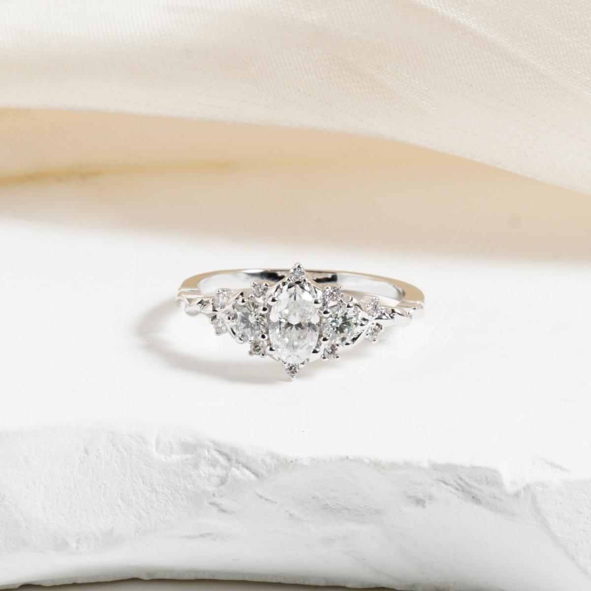 0.7ct Vintage Cluster Oval Cut Engagement S925 Ring Band VVS Synthetic Moissanite Ring