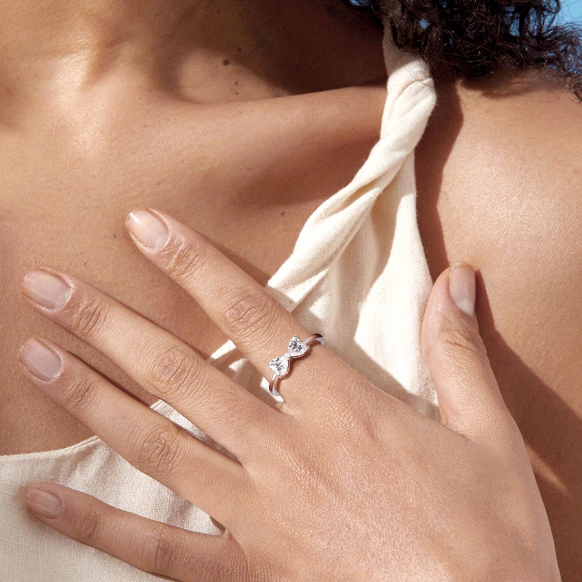 Delzzad 1.6ct Classic Heart Cut Ring Angelic Bow Ring D Color VVS Synthetic Moissanite Ring Jewelry S925 Band