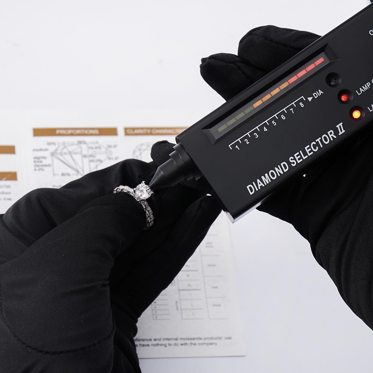 Delzzad S925 1ct Round Synthetic Moissanite Surprise Engraving Ring