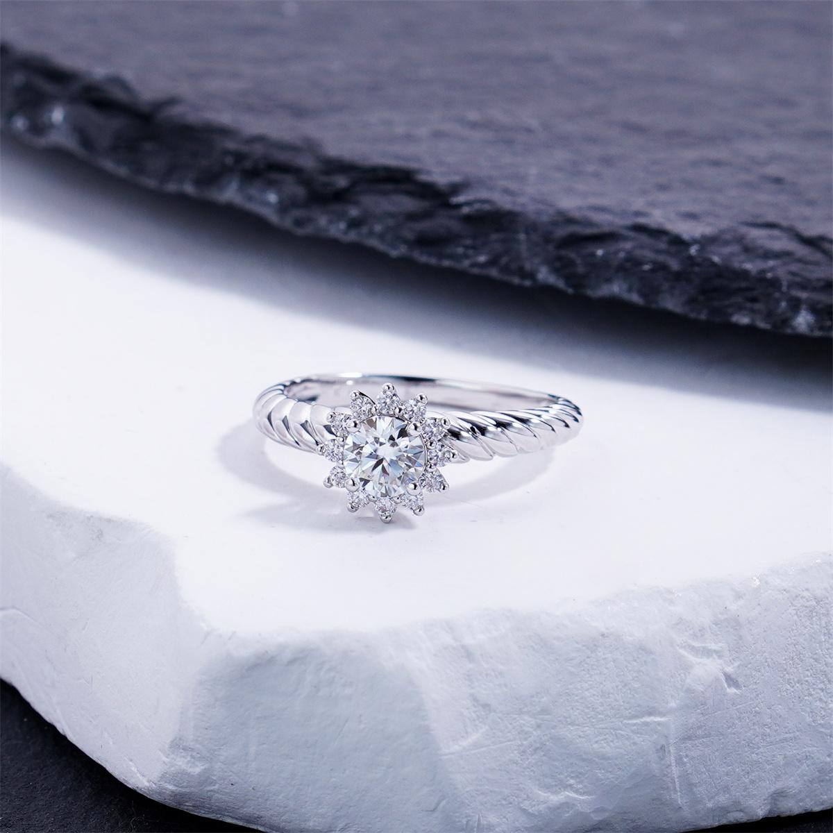 Delzzad 0.6ct Eternal Sunburst Ring Flower Halo Engagement Ring Twisted Band Classic Rope Halo Ring VVS Synthetic Moissanite Ring Jewelry Copper Band