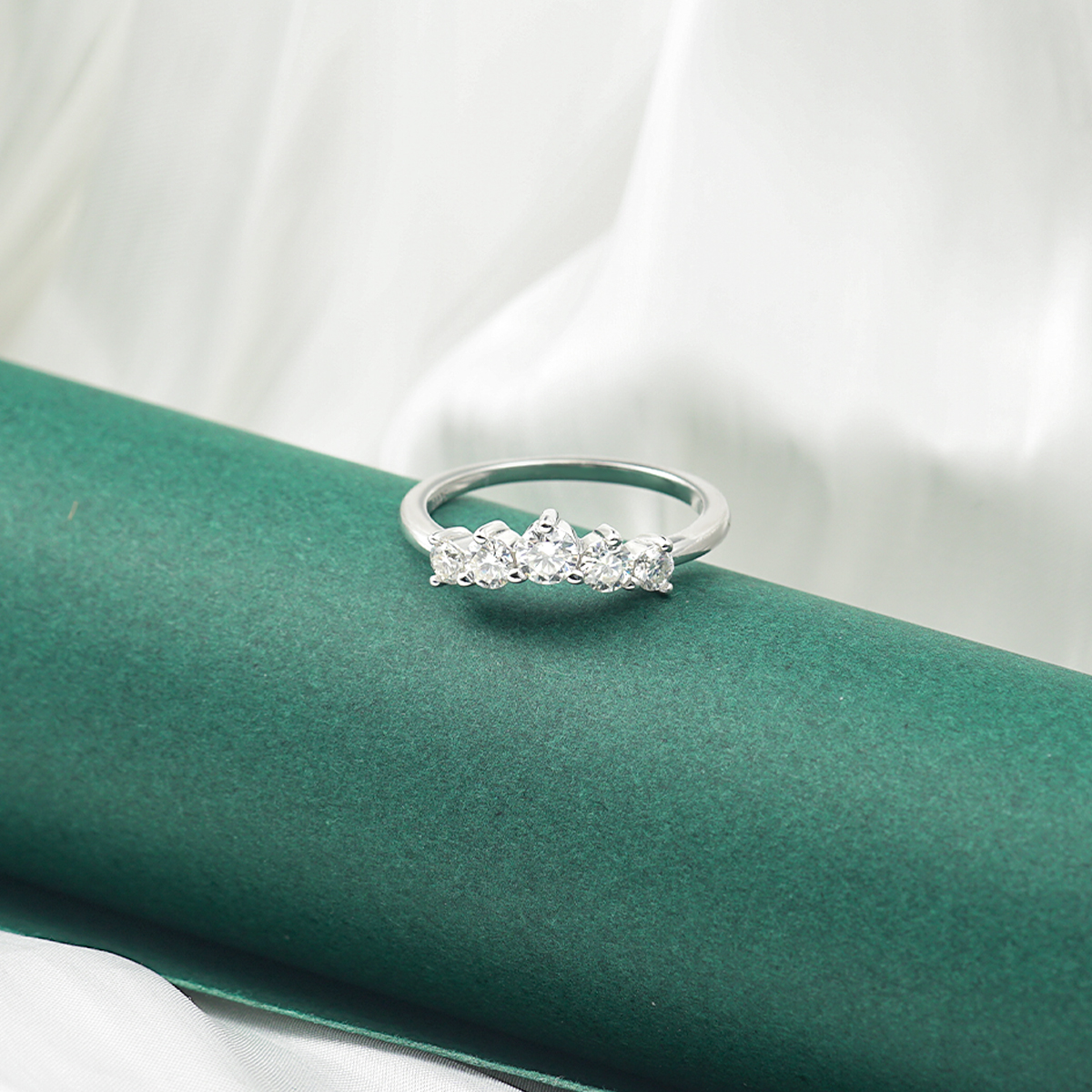 1ct S925 Round Synthetic Moissanite Curved Wedding Band