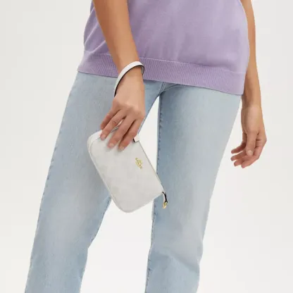 Nolthtita 19 In Signature Canvas