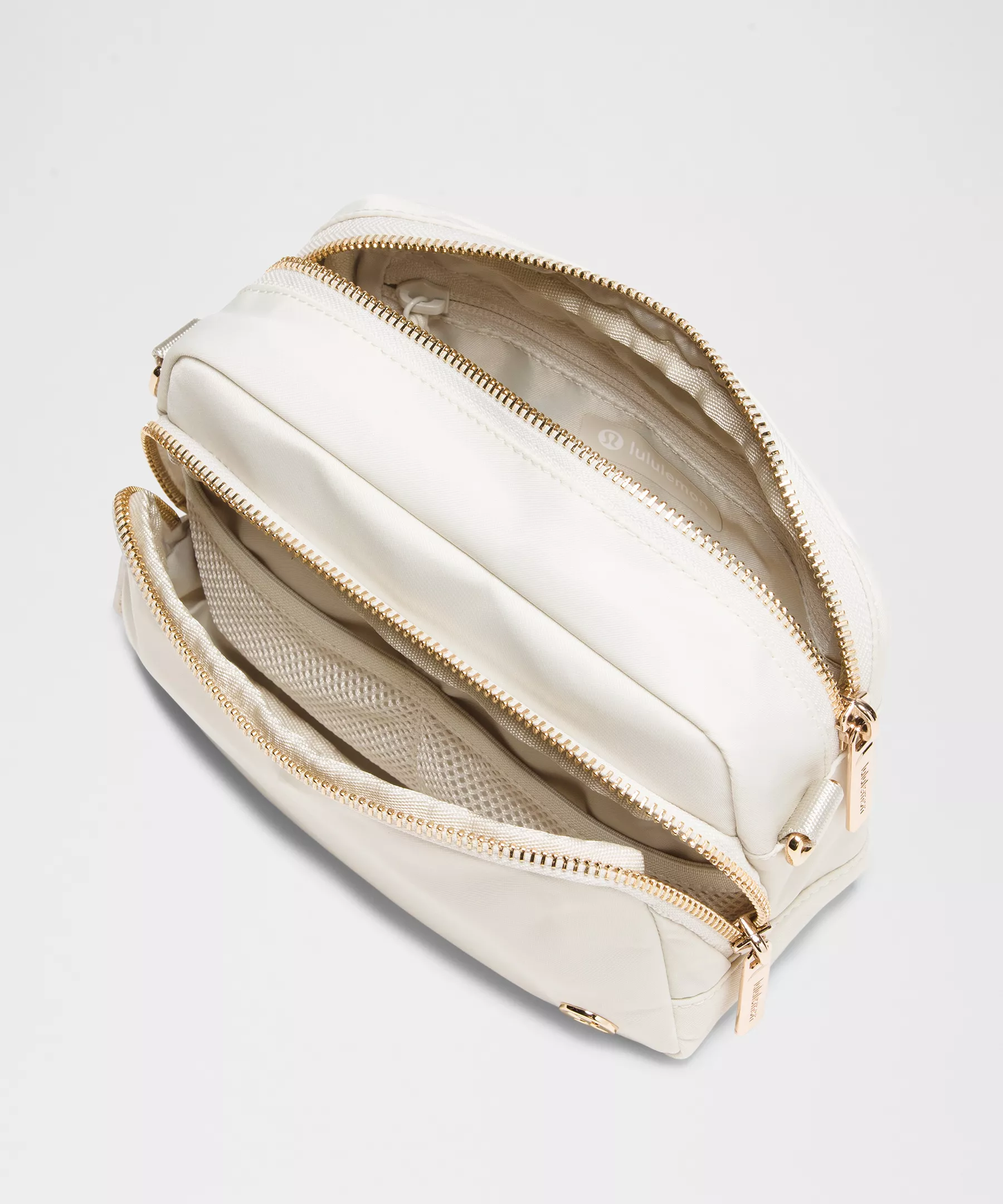Everywhere Crossbody Bag 2L Metal Hardware