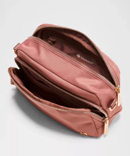 Everywhere Crossbody Bag 2L Metal Hardware