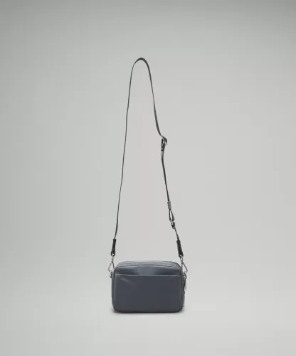 Everywhere Crossbody Bag 2L Metal Hardware
