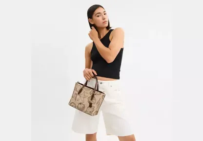Mollie Tote Bag 25 In Signature Canvas With Shell Print