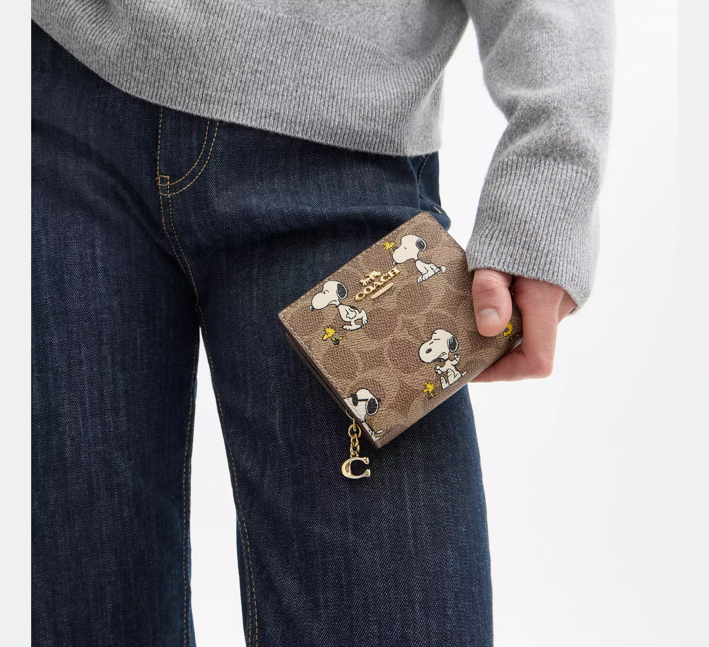 Peanuts Snap Wallet In Signature Canvas With Snoopy Print