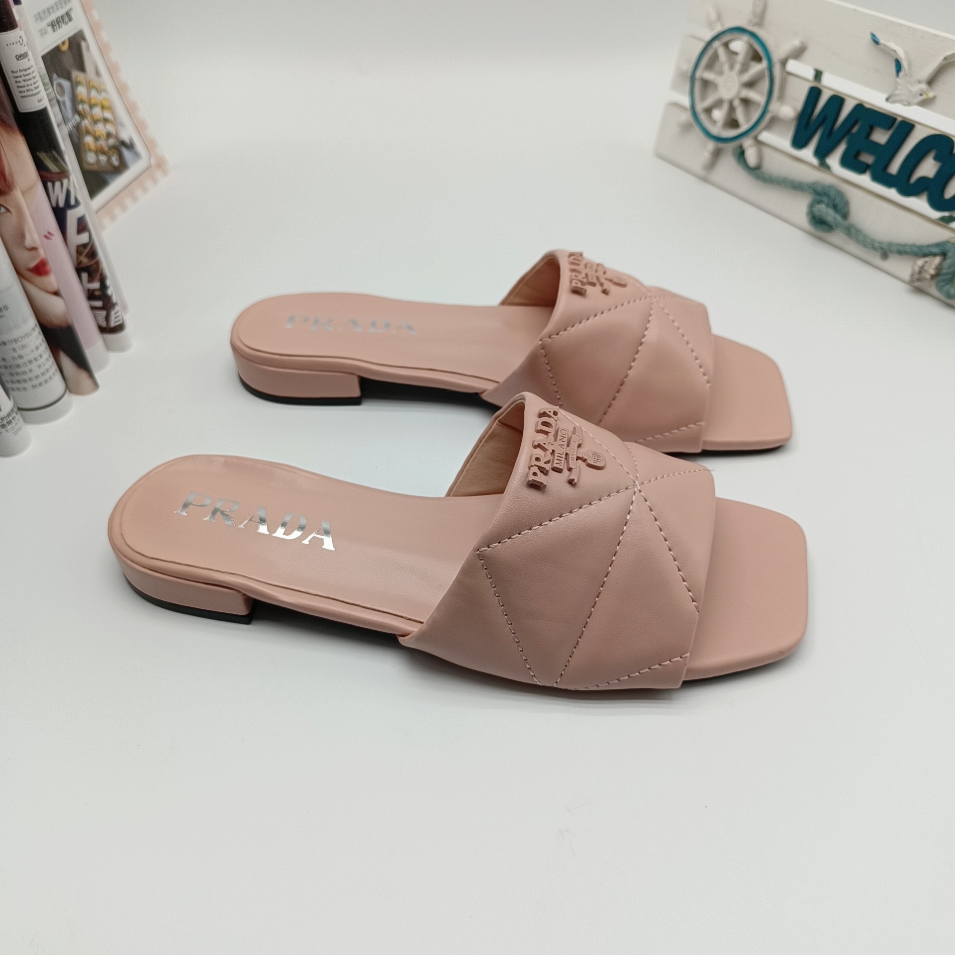 Triangle quilted sandals