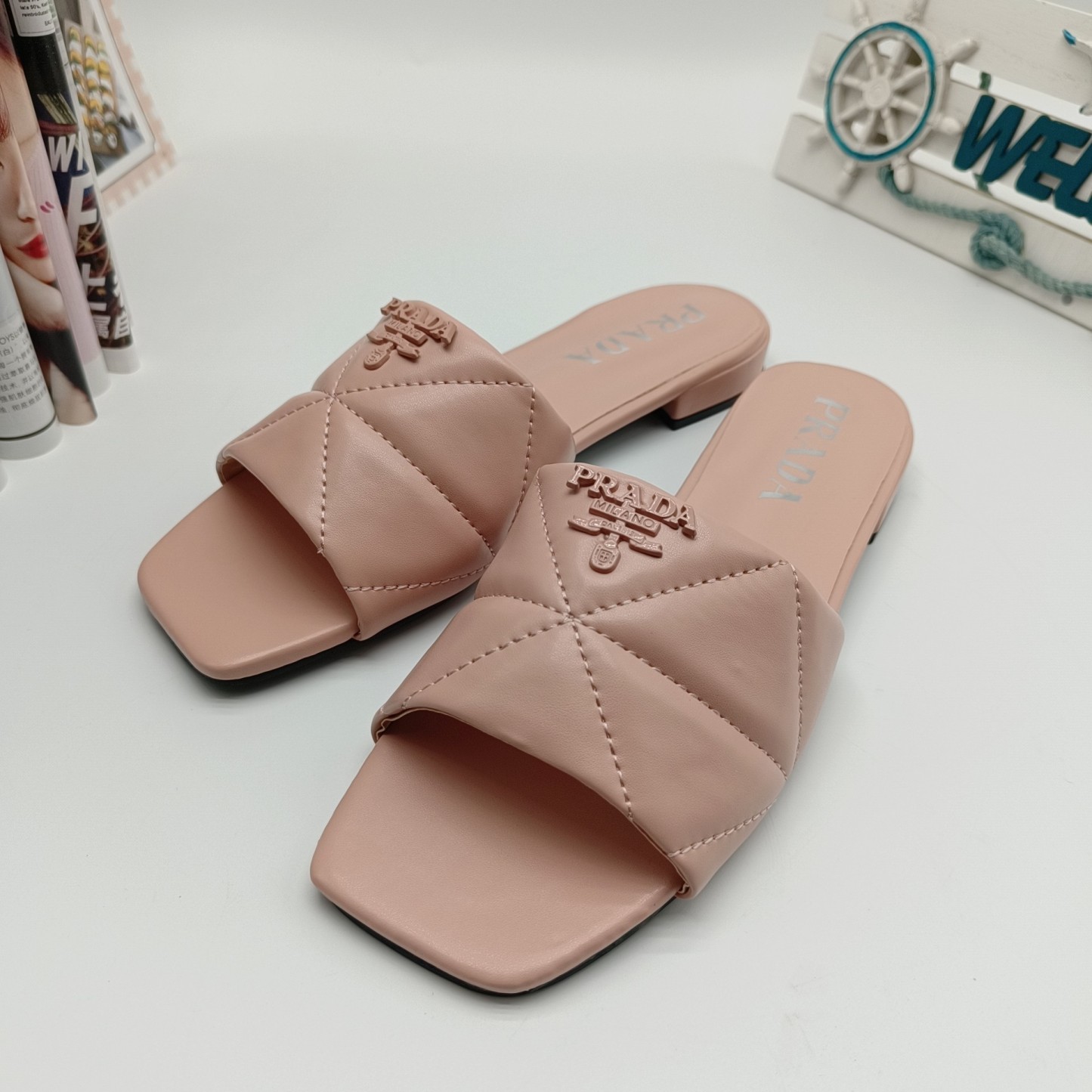 Triangle quilted sandals