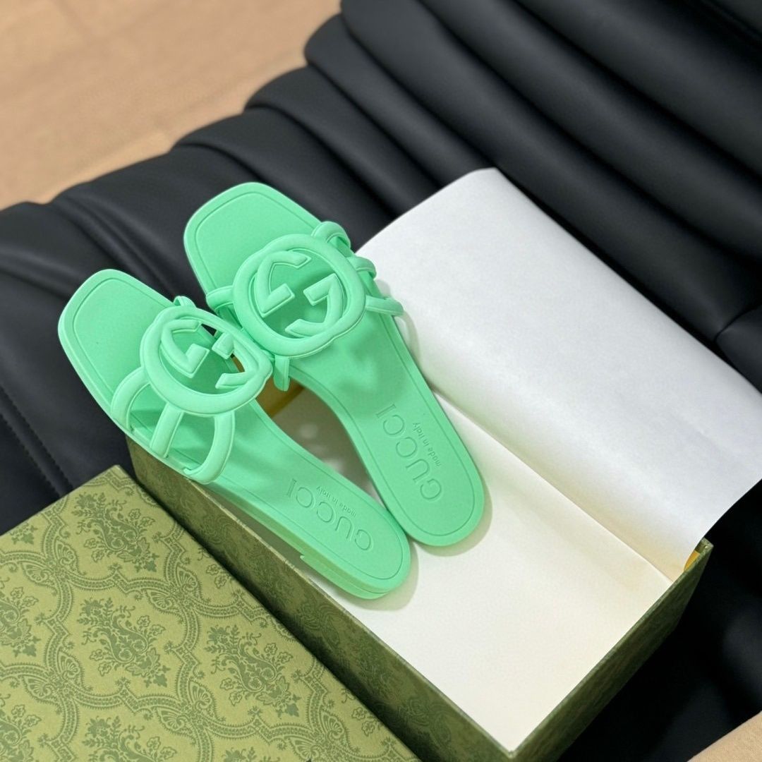 WOMEN'S INTERLOCKING G SLIDE SANDAL