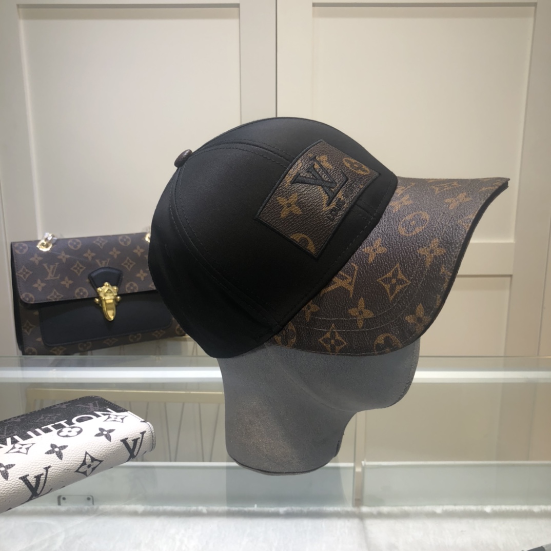 FASHIONABLE FOUR-LEAF CLOVER DOME BASEBALL CAP