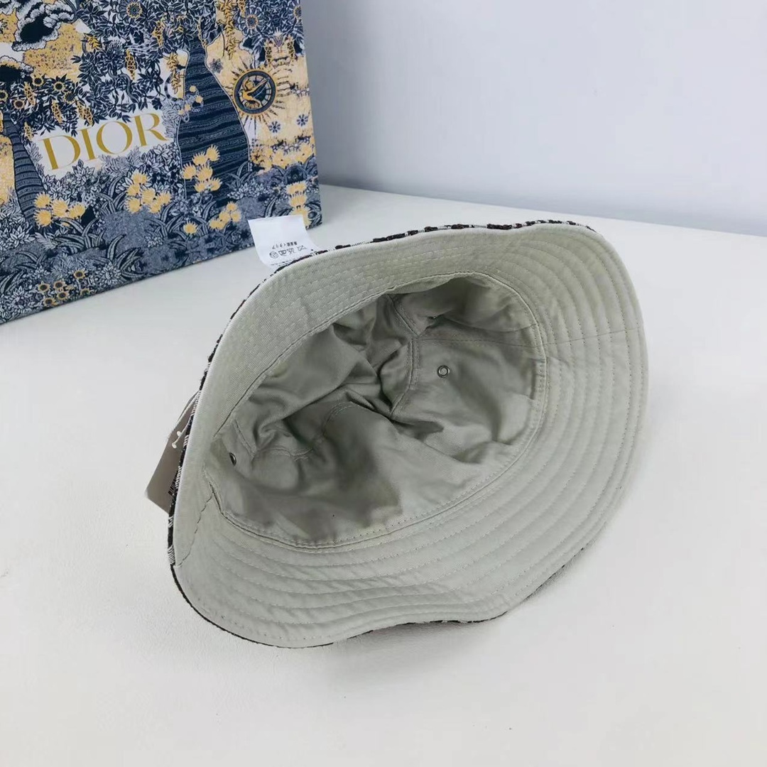 Oblique Reversible Teddy-D Brim Bucket Hat