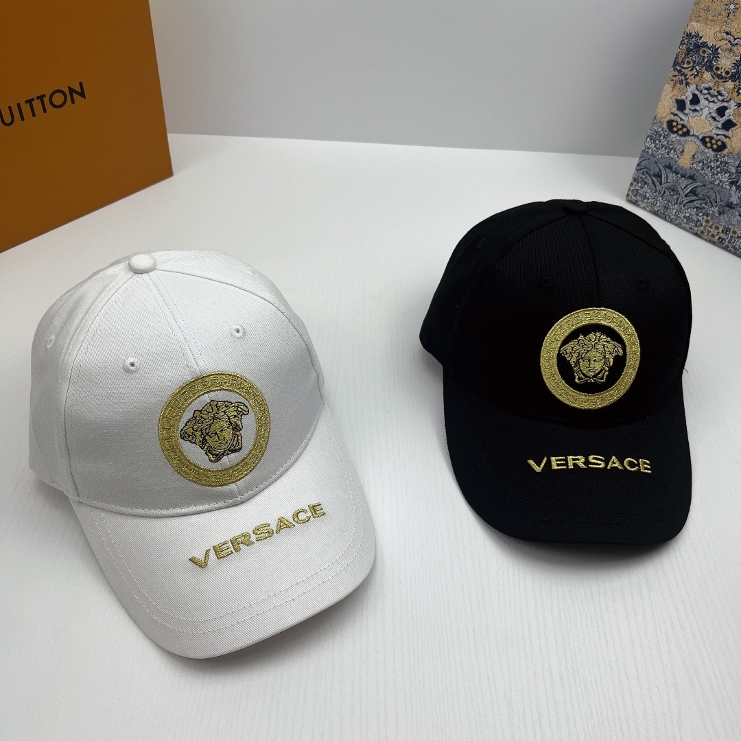 logo-embroidered cap