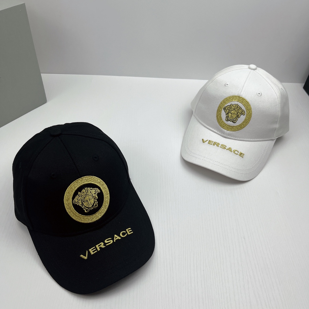 logo-embroidered cap