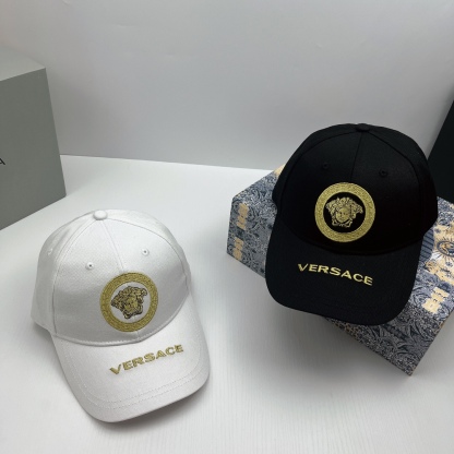 logo-embroidered cap