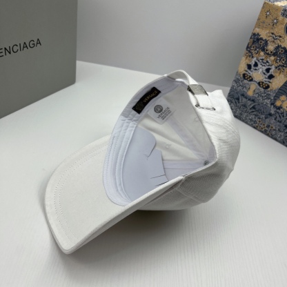 logo-embroidered cap