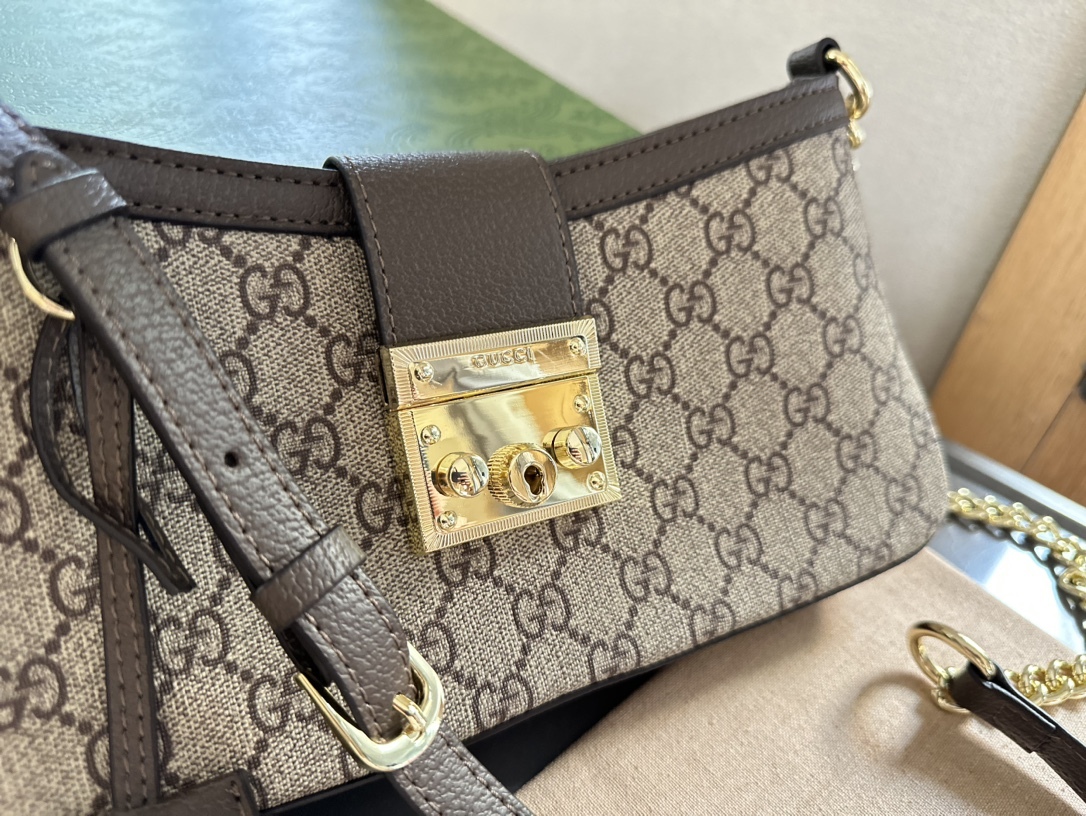 PADLOCK SMALL SHOULDER BAG