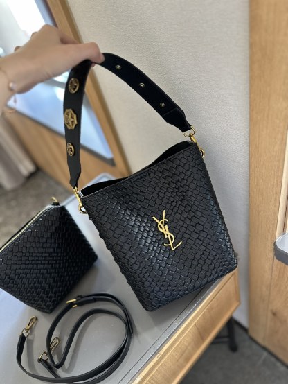 LE 37 SMALL IN SHINY LEATHER