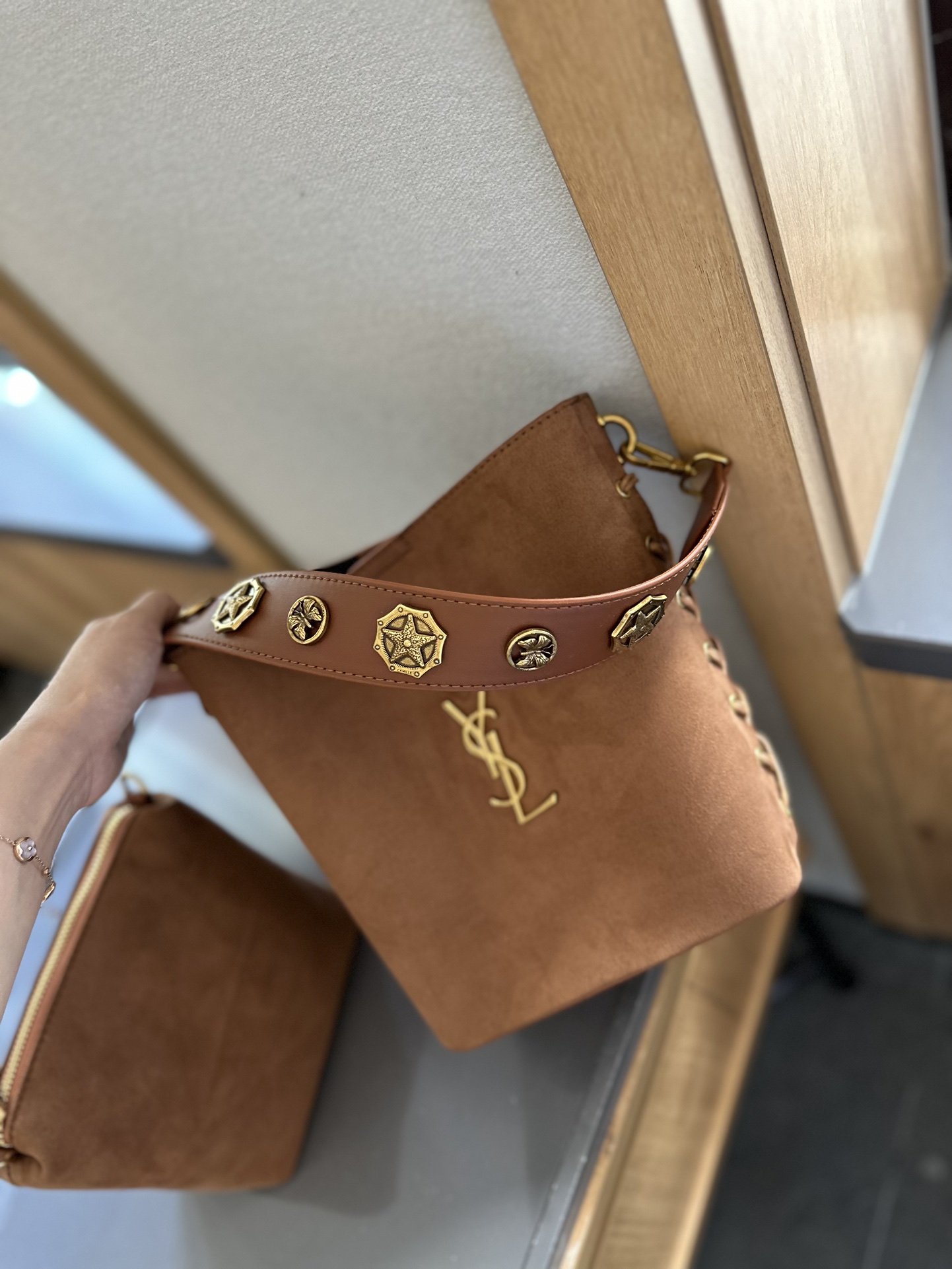 LE 37 SMALL IN SHINY LEATHER