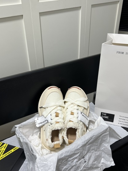 White Coarse Canvas Sneaker Shoes