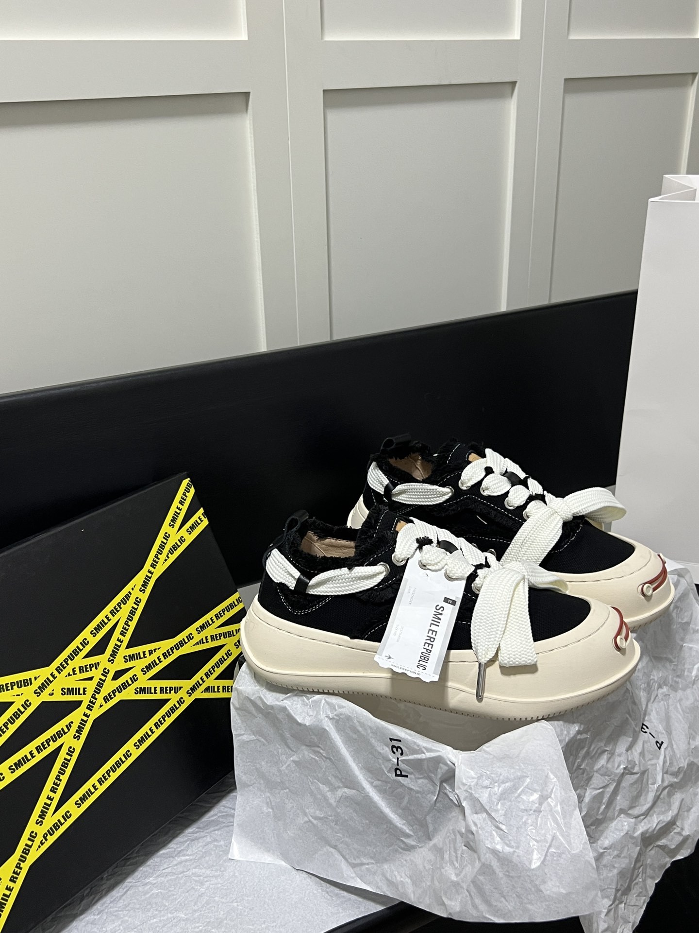 Classic Black Coarse Canvas Causal Shoes