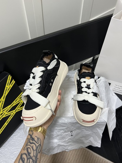 Classic Black Coarse Canvas Causal Shoes