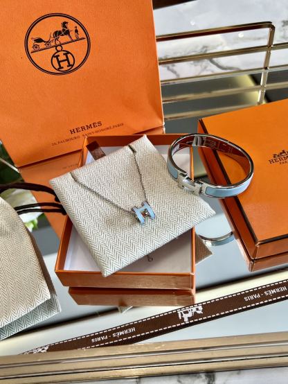 Clic H bracelet + Pop H pendant